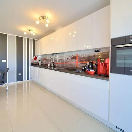 Crystal Aura Malinska