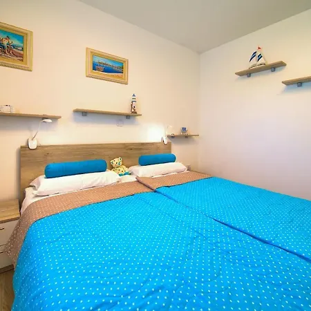 Crystal Aura * Malinska