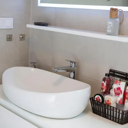 Apartment Crystal Aura *